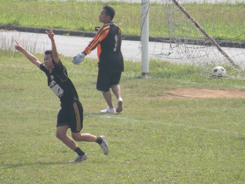 [HOU Cup 2011] Bằng chiến thắng thuyết phục, đội tuyển bóng đá FITHOU đã ghi tên mình vào vòng Bán kết