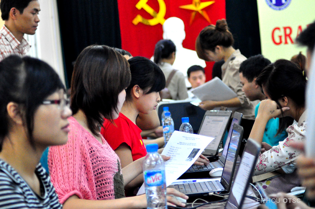 Sinh viên FITHOU khóa 2012-2016 hoàn tất quá trình nhập học đợt 2